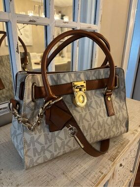 MICHAEL KORS Authentic Hamilton Handbag  in EUC